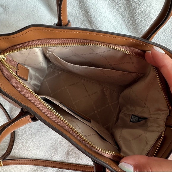 Michael Kors Handbag - Picture 4 of 7